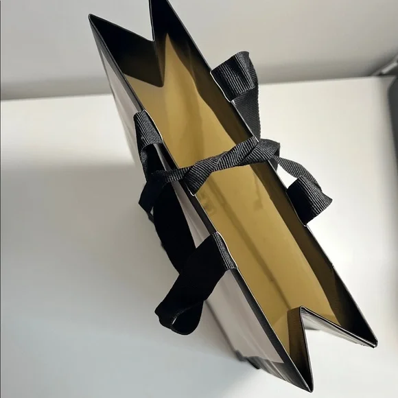 Black and White Gucci Shopping Bag - Picture 6 of 9